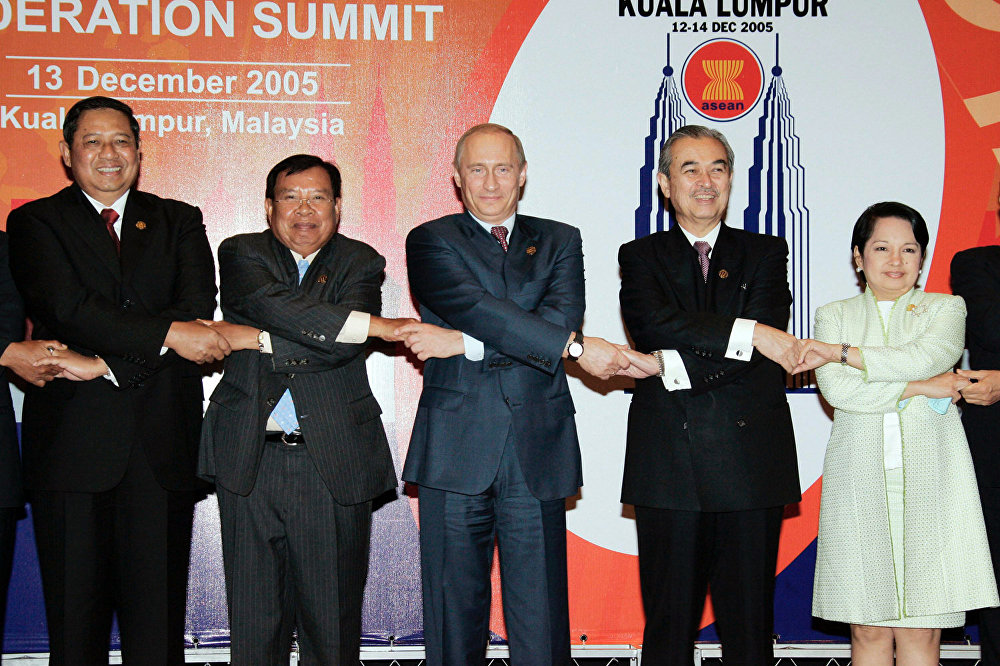 From left: Indonesian President Susilo Bambang Yudhoyono, Laos Prime Minister Bounnhang Vorachith, Russian President Vladimir Putin, Prime Minister of Malaysia Abdullah Ahmad Badawi and President of the Philippines Gloria Macapagal Arroyo, photographed before the ASEAN Summit.