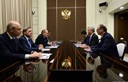 Беседа президента РФ В. Путина с президентом Азиатского банка инфраструктурных инвестиций Цзинь Лицюнем