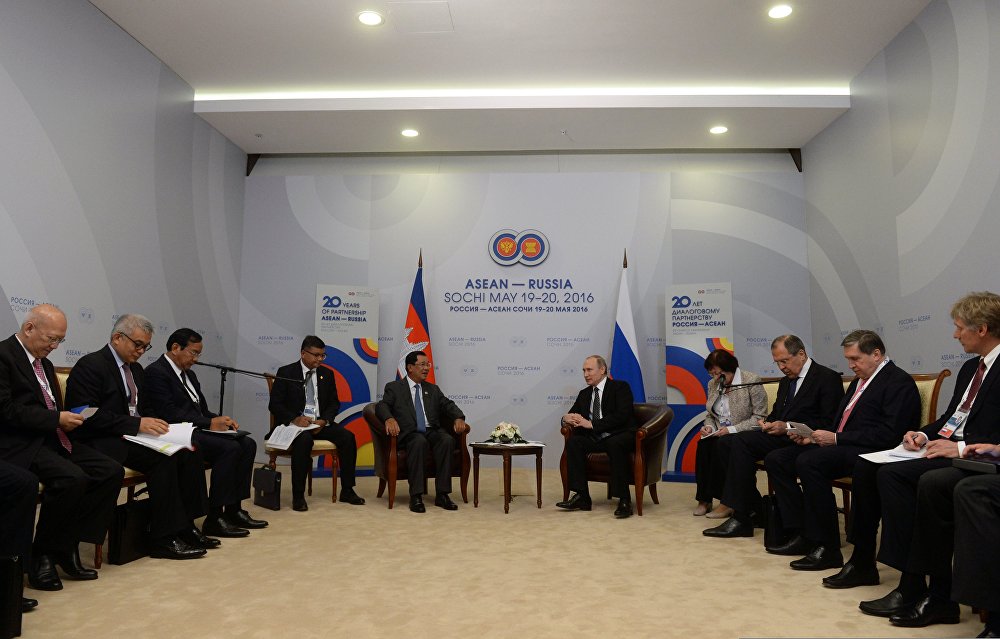 Двусторонняя встреча президента РФ В. Путина с премьер-министром Королевства Камбоджа Хун Сеном