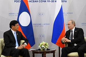 Двусторонняя встреча Владимира Путина с премьер-министром Лаосской Народно-Демократической Республики Тхонглуном Сисулитом