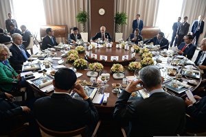 Рабочий завтрак глав делегаций-участников саммита Россия — АСЕАН