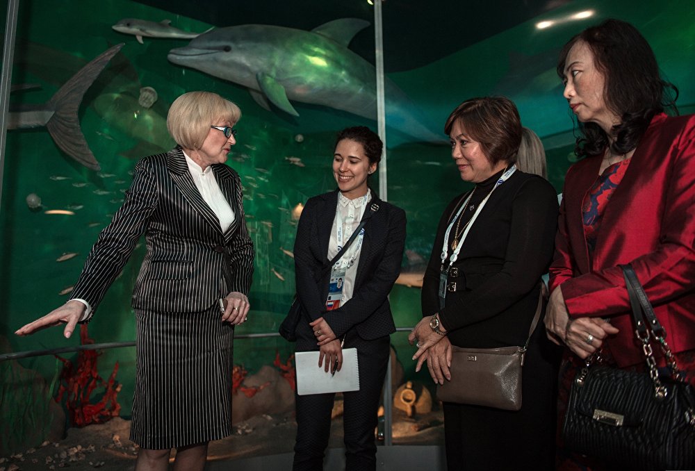 Spouses of foreign delegation heads visit Sochi Local History Museum