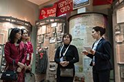 Посещение супругами глав иностранных делегаций Музея истории города-курорта Сочи